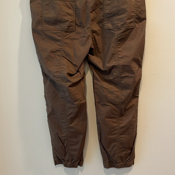 Loft - women’s Capri length cargo pants. Size 14 - Picture 8 of 10